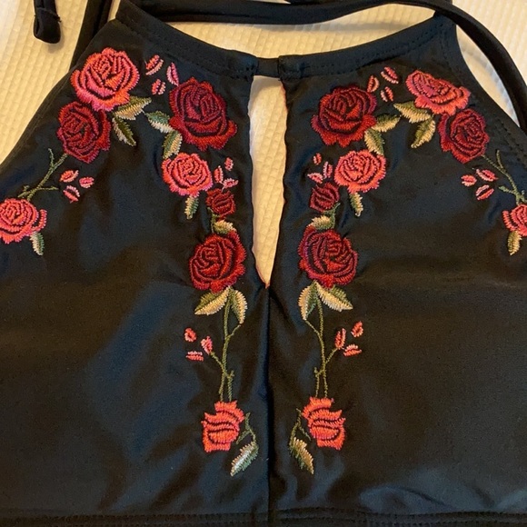 Xhilaration halter woman’s swim top black size XS - Picture 2 of 9